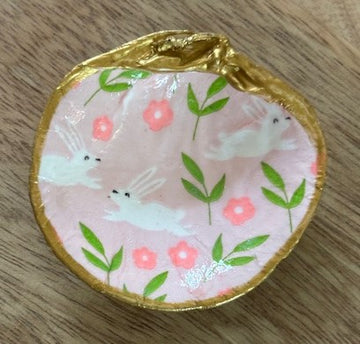 Decoupaged Mini Clam Shell Jewelry/Trinket Dish (Bunnies)