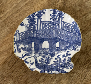 Decoupaged Scallop Shell Jewelry/Trinket Dish - Blue Chinoiserie (Bridge)