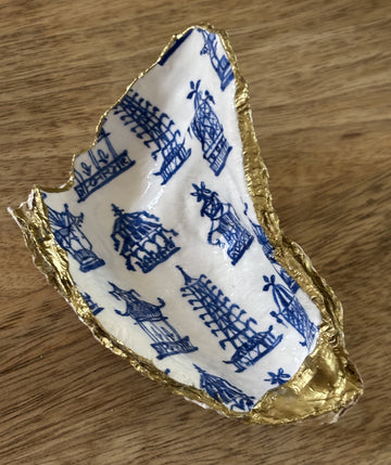 Decoupaged Oyster Shell Jewelry/Trinket Dish - Blue & White Chinoiserie (Pagodas)