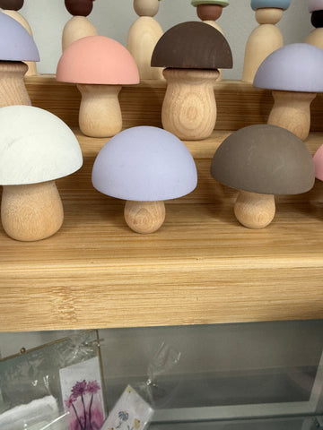 Lg wood mushroom