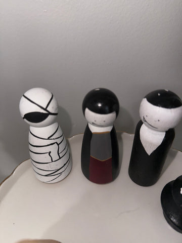Hwn wood doll