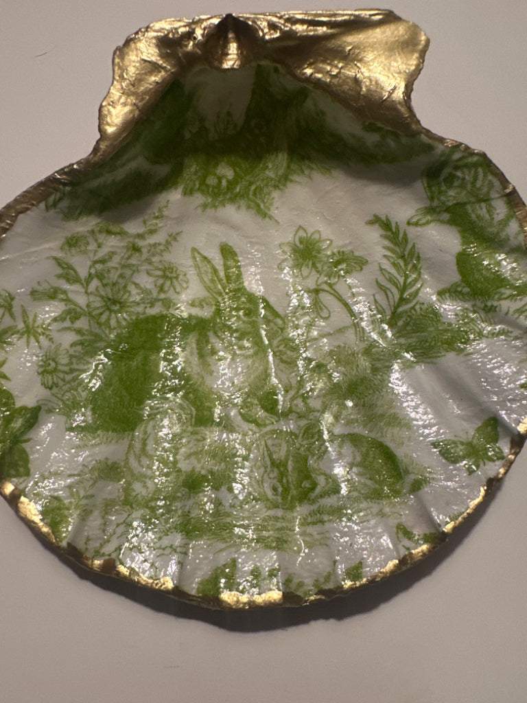 Green bunny toile jumbo shell dish