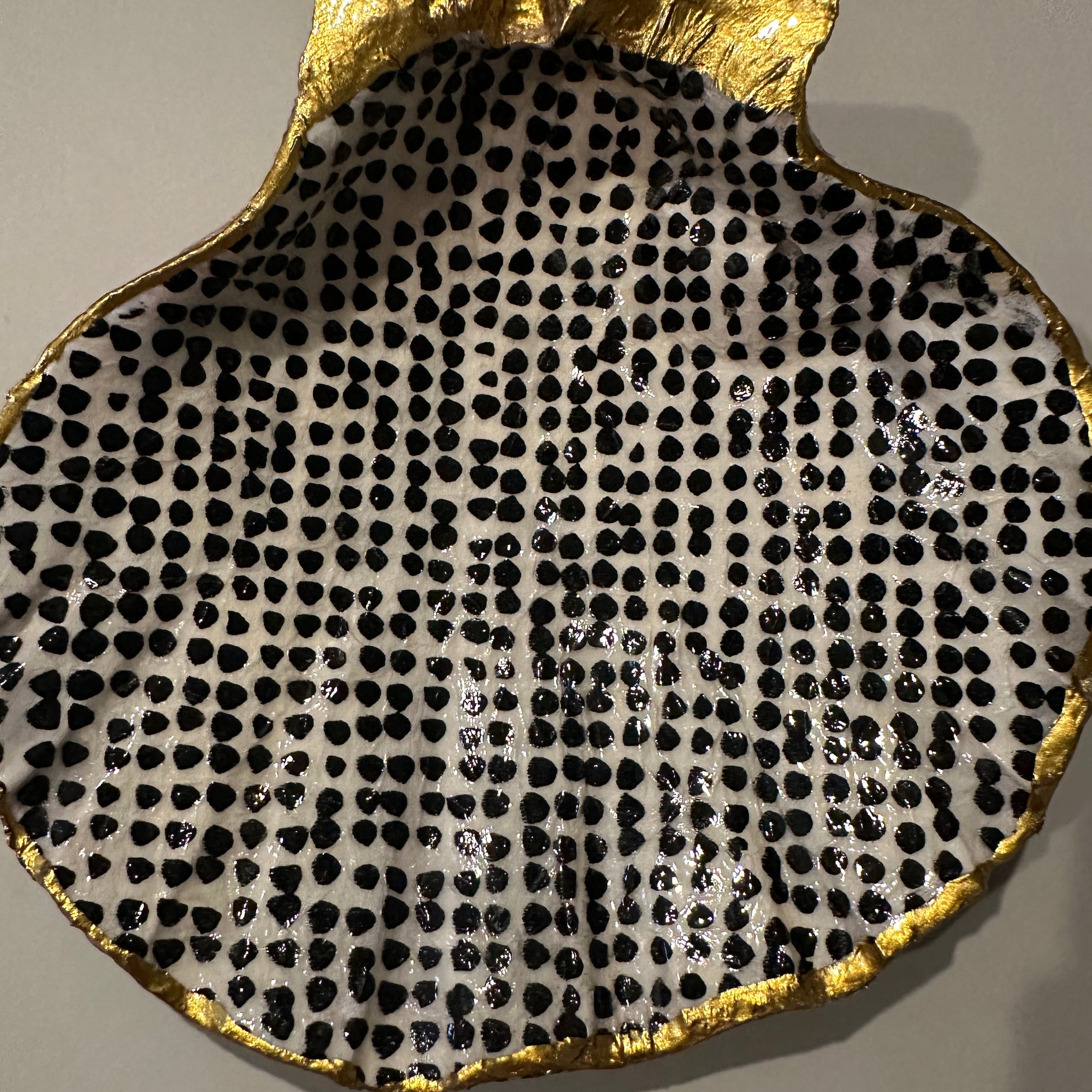 Jumbo black dot scallop shell trinket dish