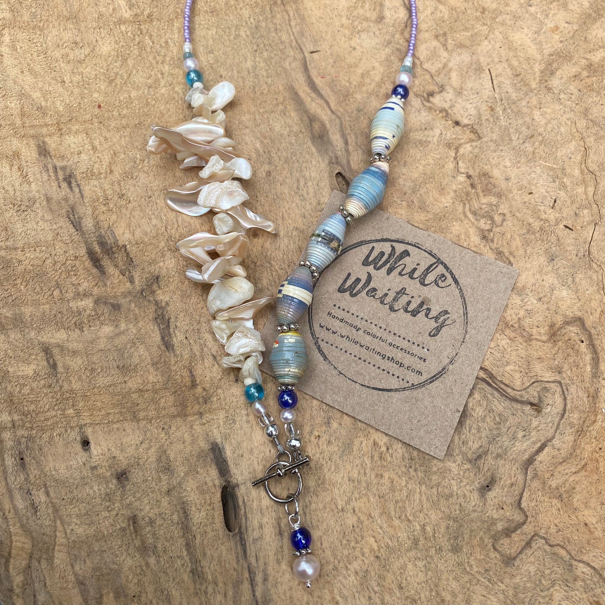 Front clasp paperbead necklace