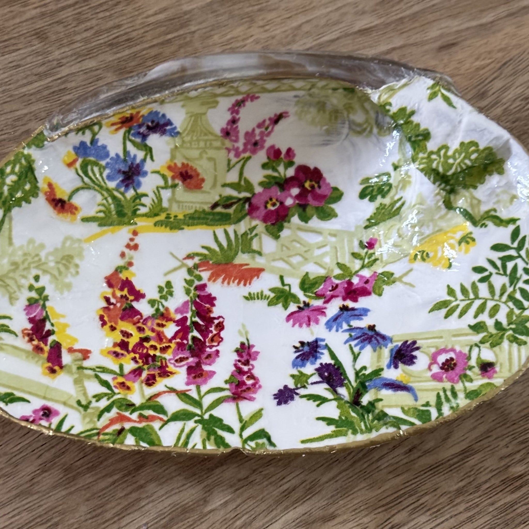 Decoupaged X-Large Clam Shell Jewelry/Trinket Dish (Chinoiserie)
