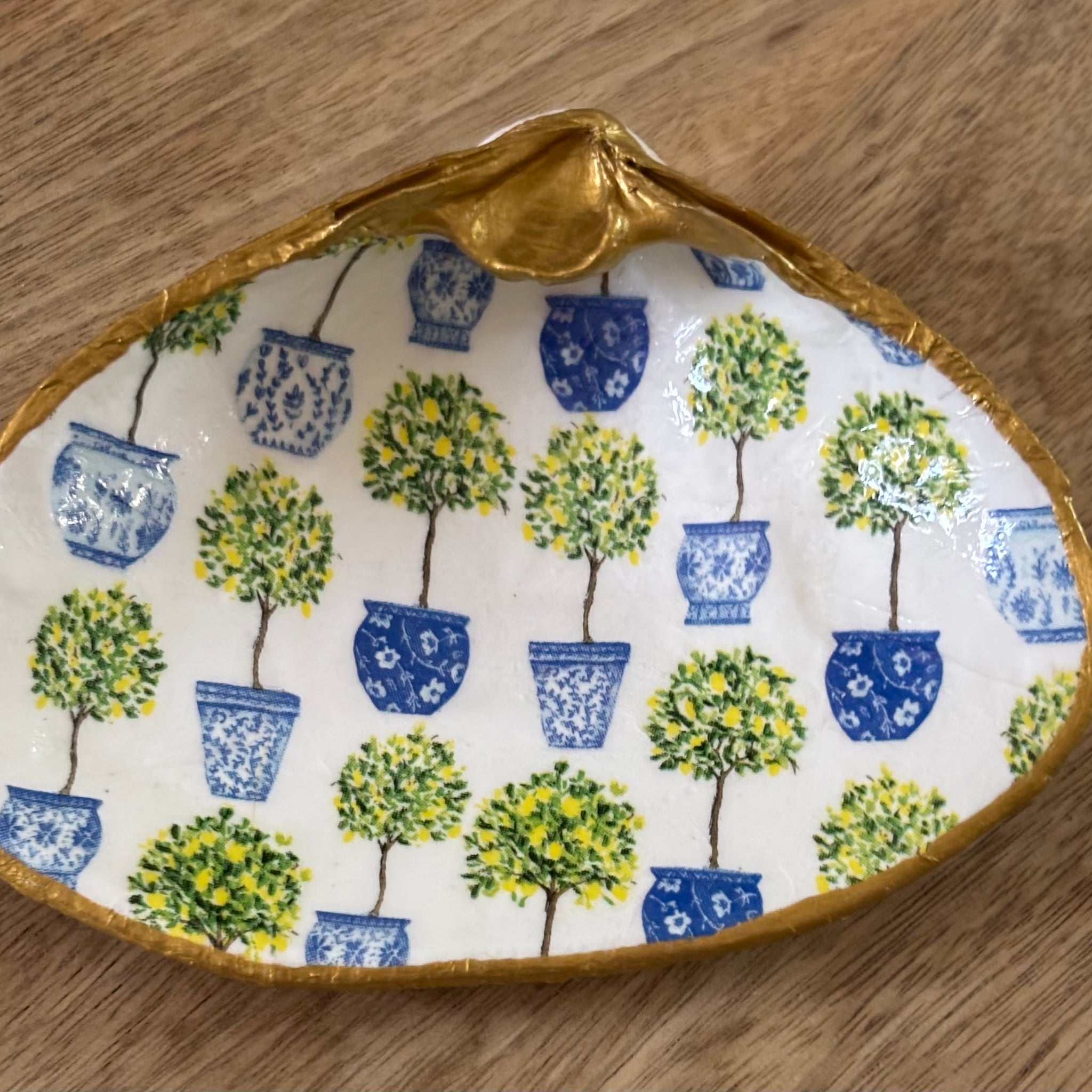Decoupaged X-Large Clam Shell Jewelry/Trinket Dish (Topiaries)
