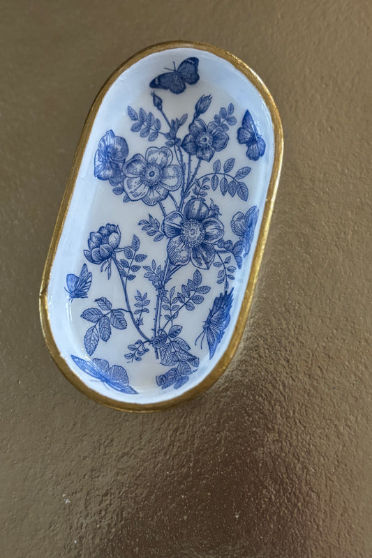 Small oblong trinket/soap dish