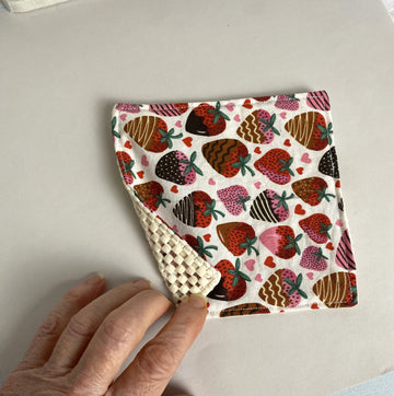 Jar Gripper in Strawberry Print