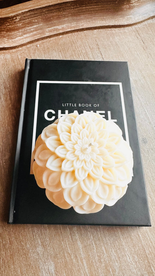 Dalia candle