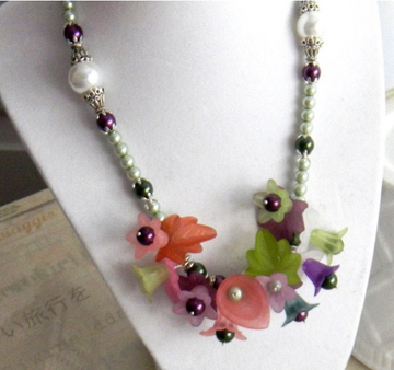Flower Corsage Pearl Necklace